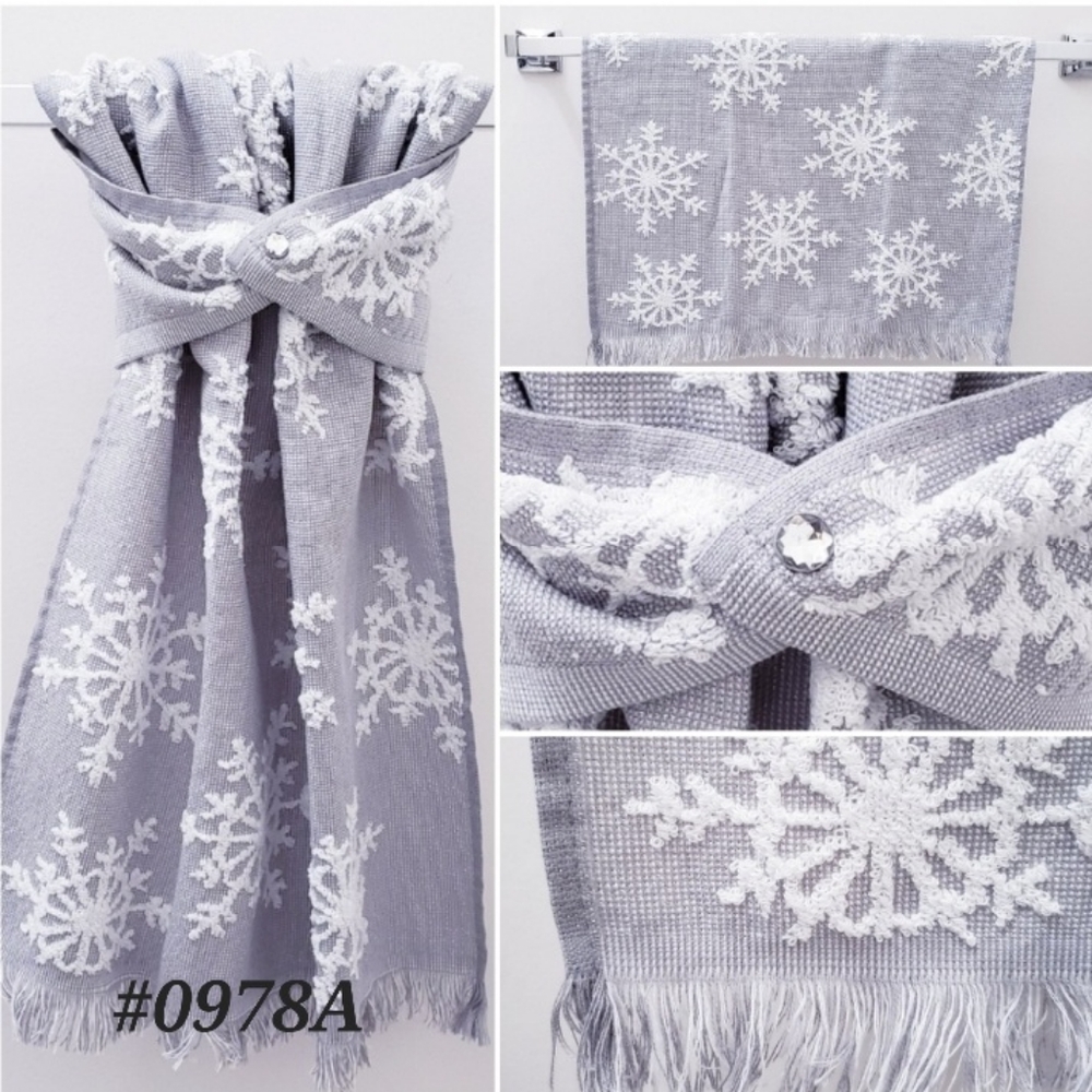 💙NEW!❄️#0978-A ■White Snowflakes on Gray Hang'N'Snap Towel 🤍CLEAR JEWEL snap